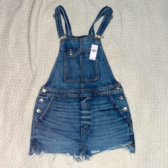 American Eagle Outfitters Denim - American Eagle women’s baggy overalls- size Medium! NWT!